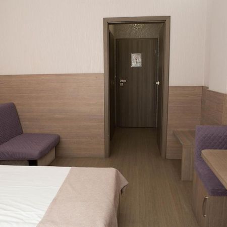 Hotel Mini Elegant à Kiev Extérieur photo