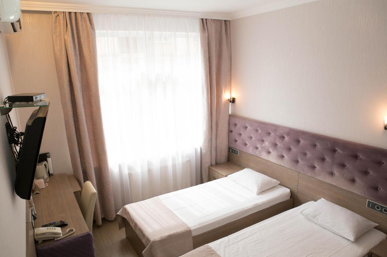 Hotel Mini Elegant à Kiev Extérieur photo