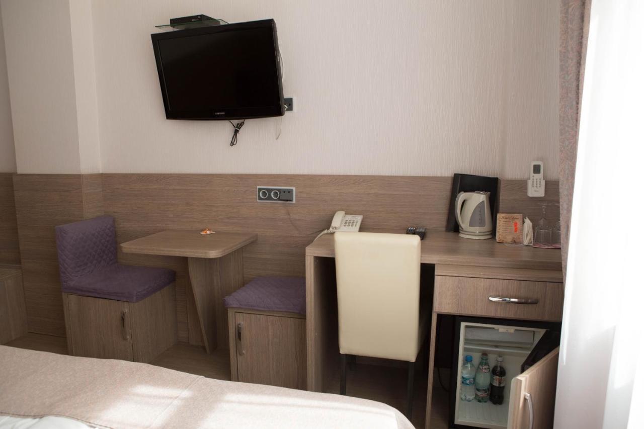 Hotel Mini Elegant à Kiev Extérieur photo