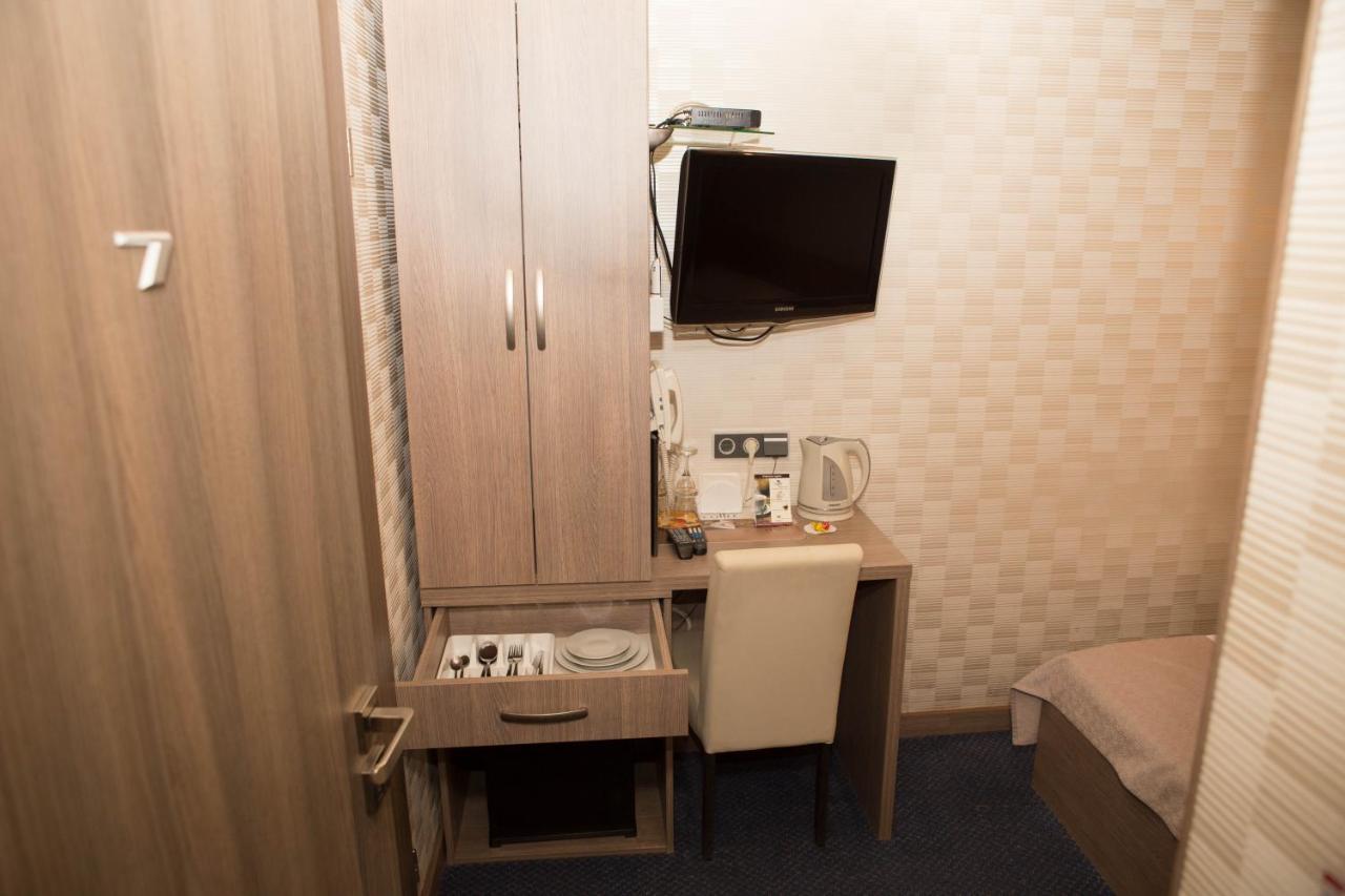 Hotel Mini Elegant à Kiev Extérieur photo