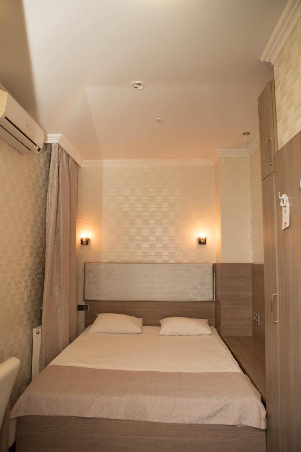 Hotel Mini Elegant à Kiev Extérieur photo