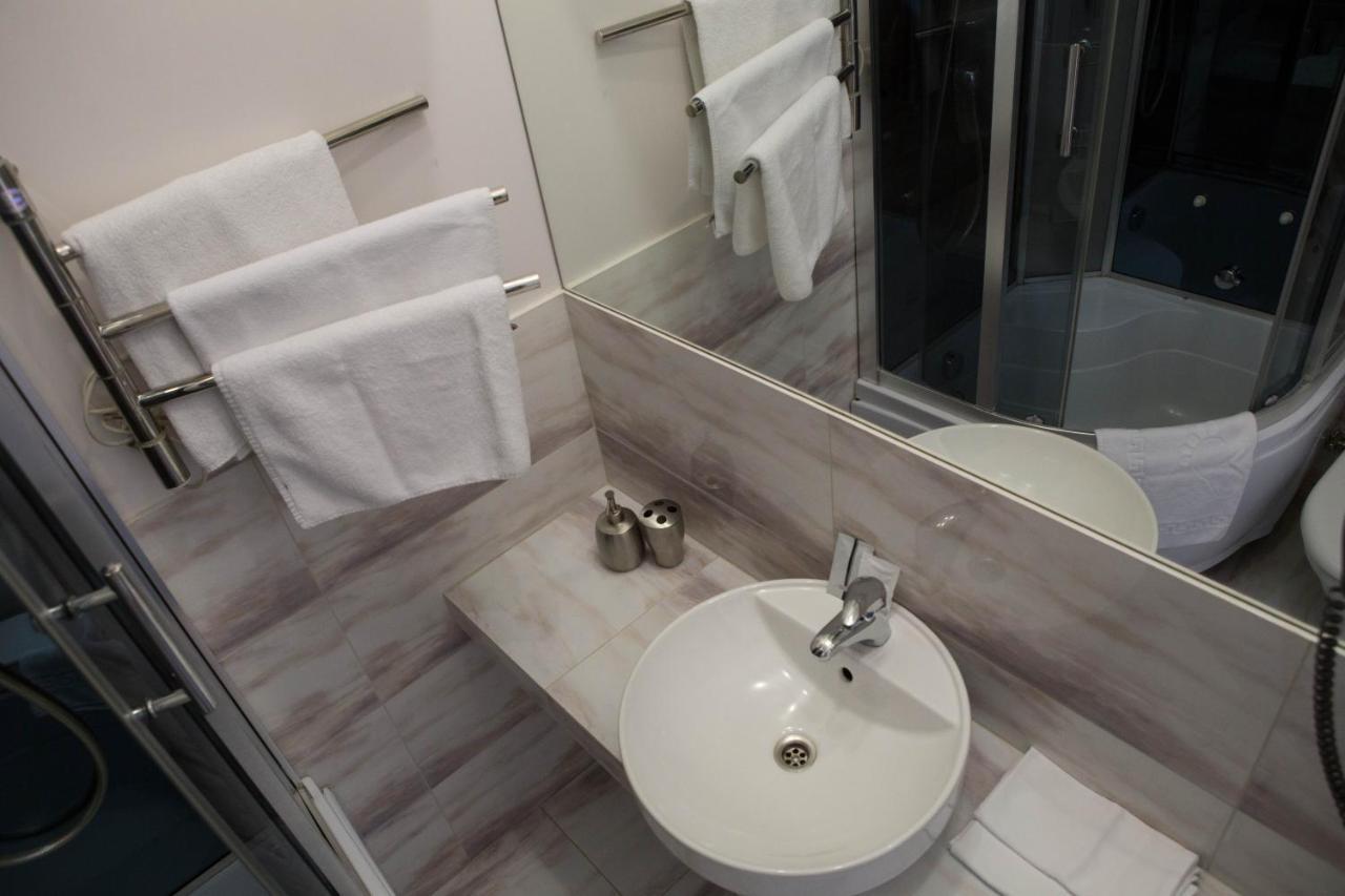 Hotel Mini Elegant à Kiev Extérieur photo