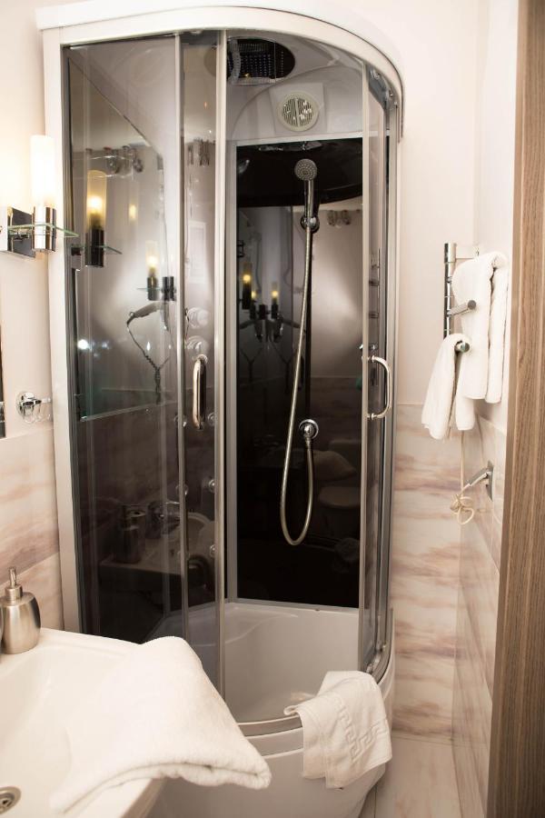 Hotel Mini Elegant à Kiev Extérieur photo