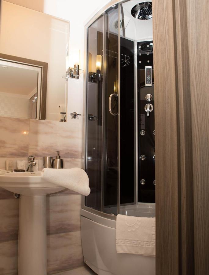 Hotel Mini Elegant à Kiev Extérieur photo