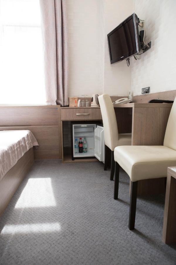 Hotel Mini Elegant à Kiev Extérieur photo