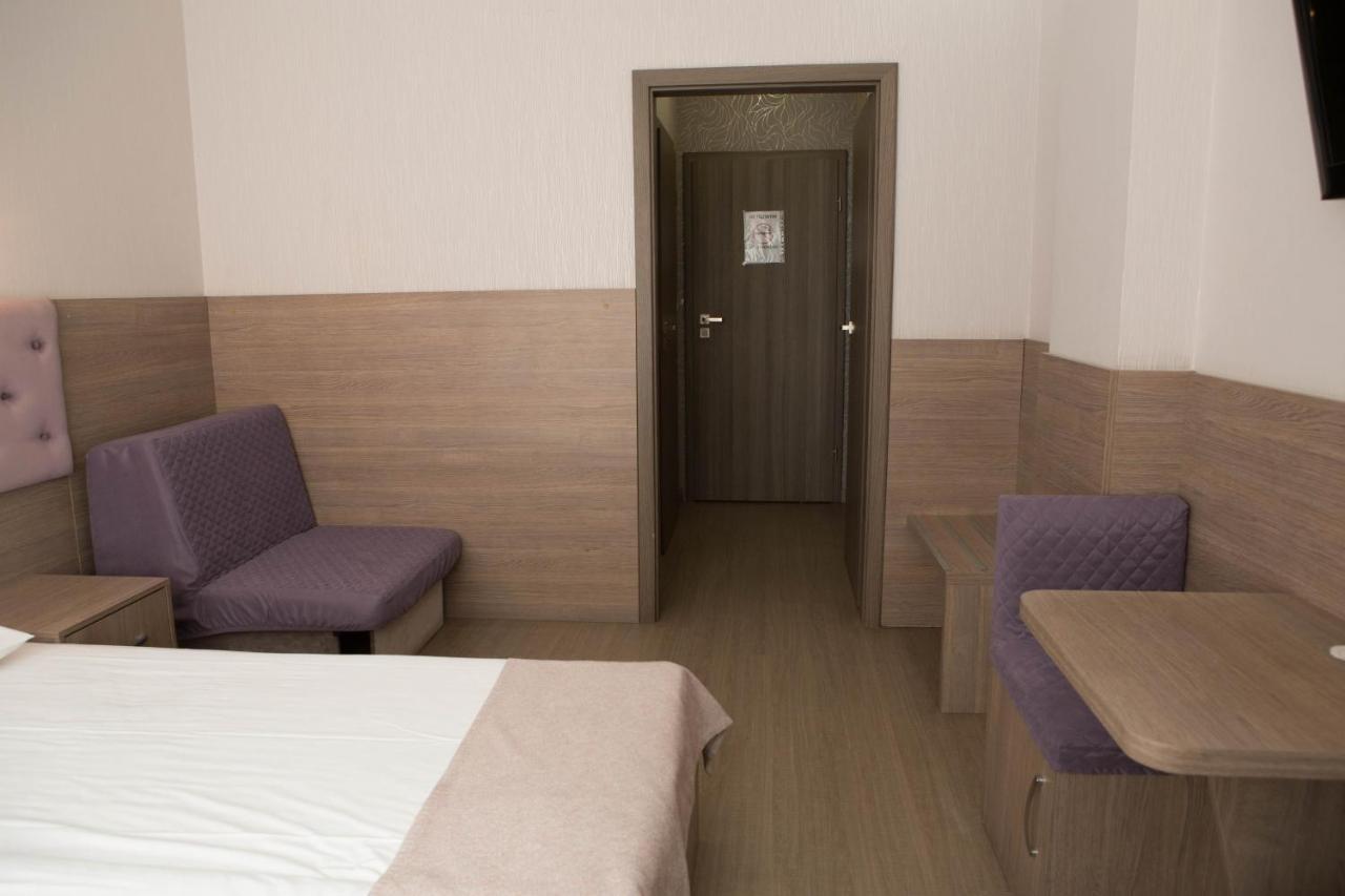 Hotel Mini Elegant à Kiev Extérieur photo