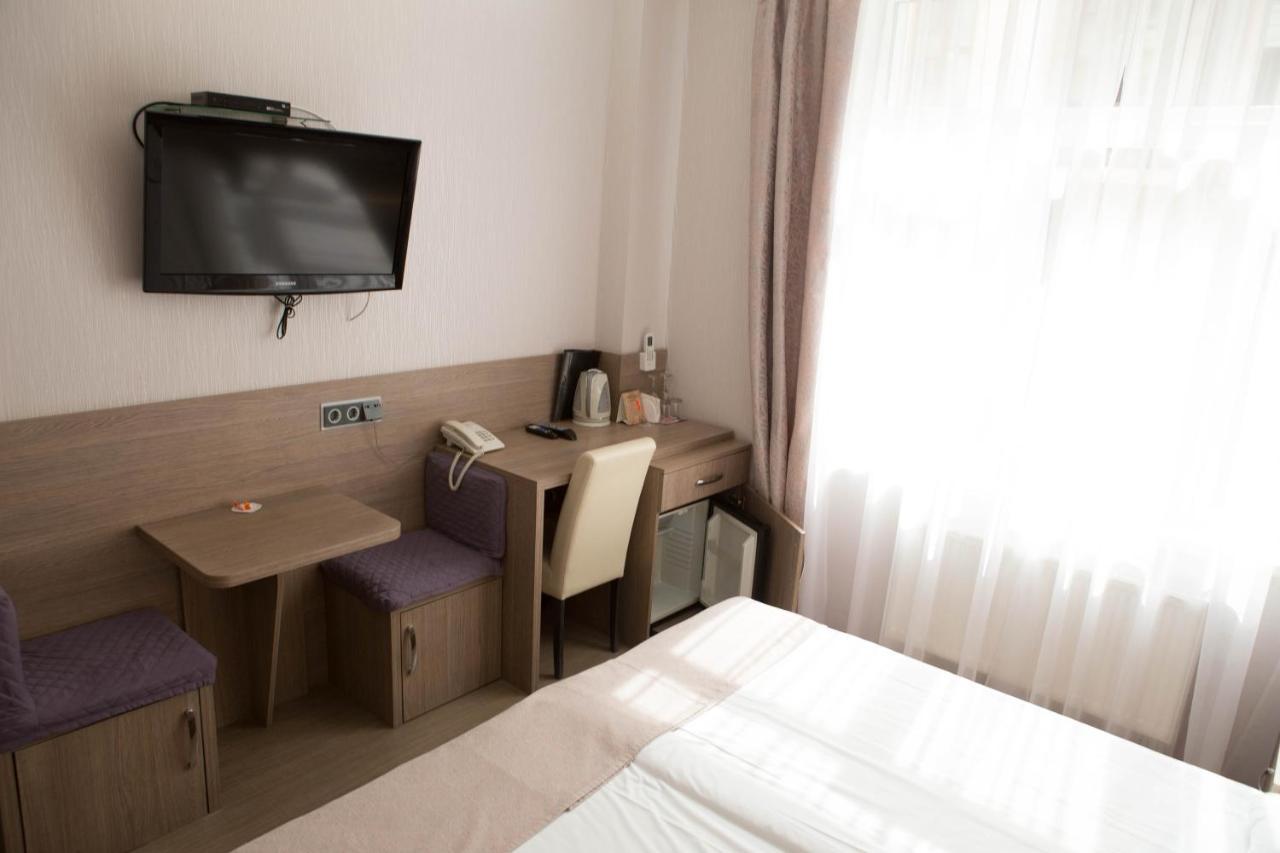 Hotel Mini Elegant à Kiev Extérieur photo