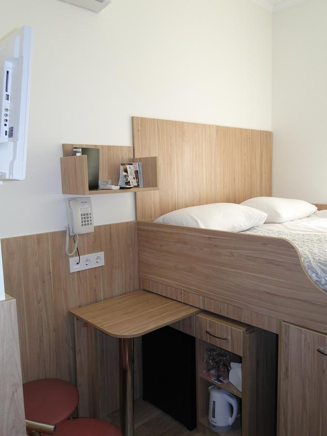 Hotel Mini Elegant à Kiev Extérieur photo