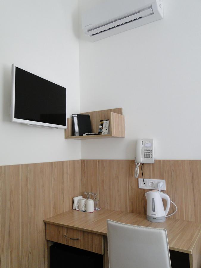 Hotel Mini Elegant à Kiev Extérieur photo
