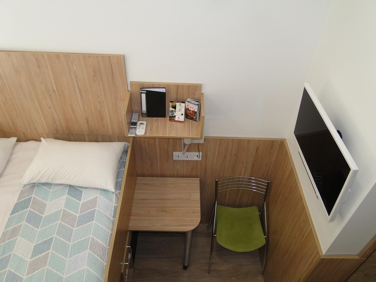 Hotel Mini Elegant à Kiev Extérieur photo