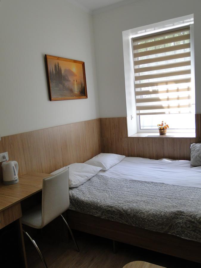 Hotel Mini Elegant à Kiev Extérieur photo